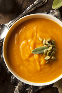 Ev yapımı sonbahar Butternut kabak çorbası