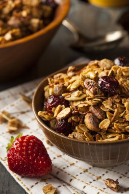 Fındık ile sağlıklı ev yapımı Granola