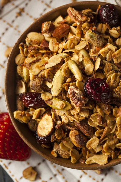 Gesundes hausgemachtes Müsli mit Nüssen — Stockfoto