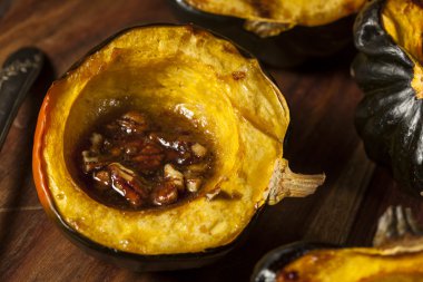 Ev yapımı kavrulmuş meşe palamudu kabak