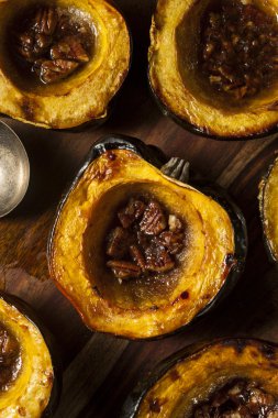 Ev yapımı kavrulmuş meşe palamudu kabak