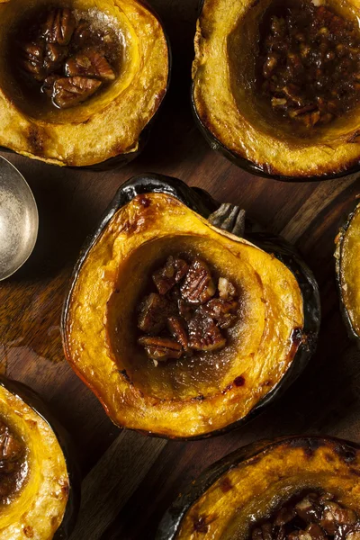 Ev yapımı kavrulmuş meşe palamudu kabak