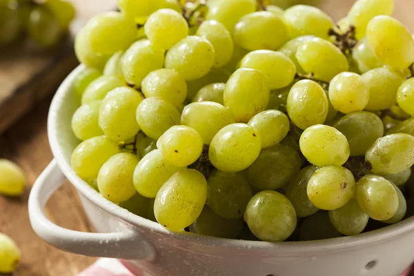 Uvas verdes crudas orgánicas — Foto de Stock