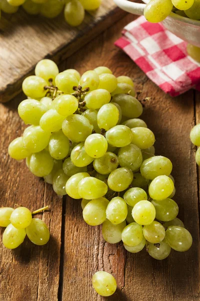 Uvas verdes crudas orgánicas — Foto de Stock