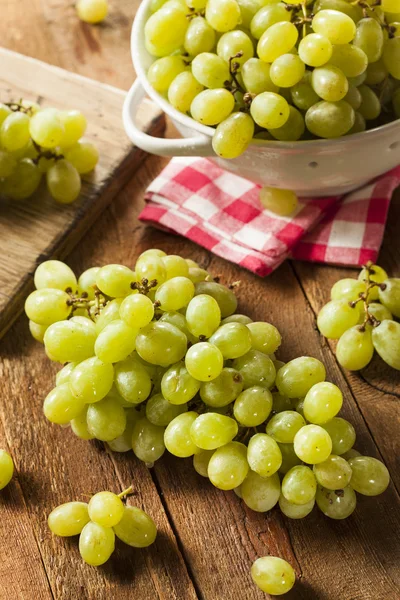 Uvas verdes crudas orgánicas — Foto de Stock