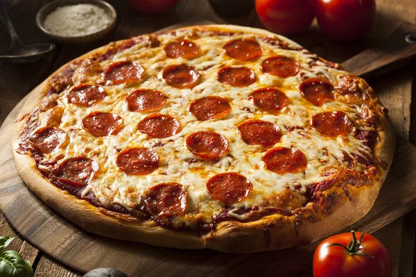 Ζεστή σπιτική πίτσα Pepperoni — Φωτογραφία Αρχείου