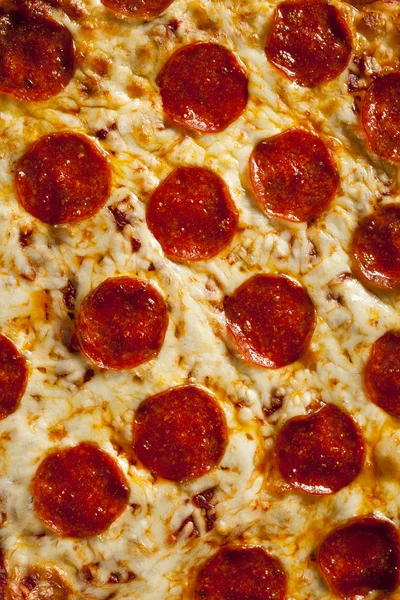 Hot Homemade Pepperoni Pizza — Stock Photo, Image