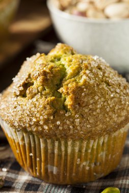 Ev yapımı yeşil fıstıklı kek