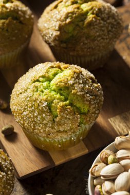 Ev yapımı yeşil fıstıklı kek