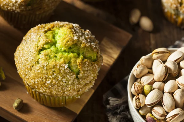 Ev yapımı yeşil fıstıklı kek