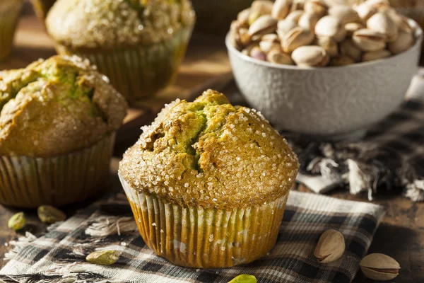 Ev yapımı yeşil fıstıklı kek