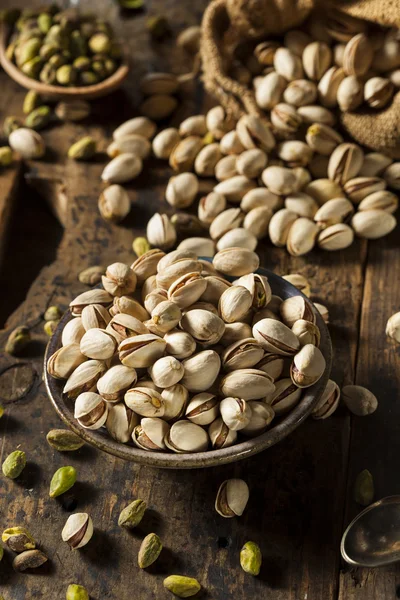 Nueces de pistacho orgánicas crudas —  Fotos de Stock