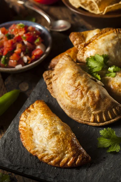 Empanadas di pollo ripiene fatte in casa — Foto Stock