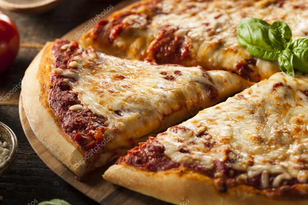 Ev yapımı sıcak peynirli Pizza Stok fotoğrafçılık ©bhofack2