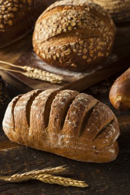 Taze pişmiş çavdar ekmeği