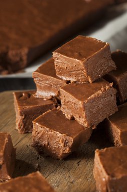 Ev yapımı koyu çikolata Fudge