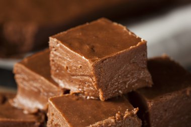 Ev yapımı koyu çikolata Fudge