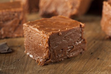 Ev yapımı koyu çikolata Fudge