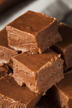 Ev yapımı koyu çikolata Fudge