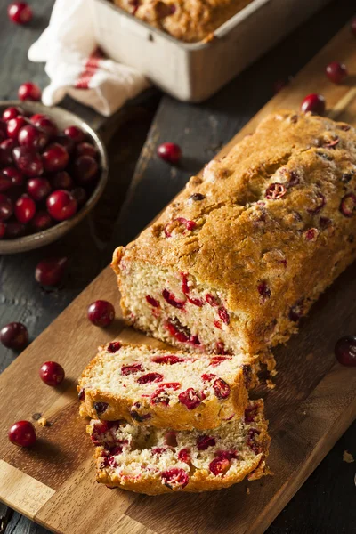 Hembakat festliga tranbär bröd — Stockfoto