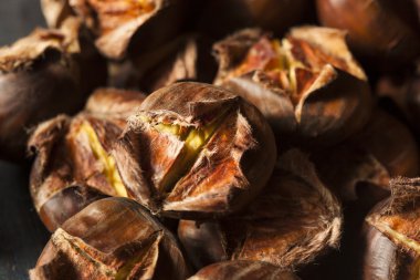 Sıcak kahverengi kavrulmuş kestane