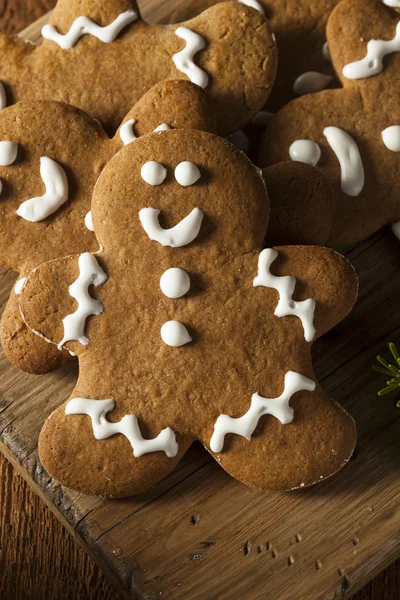 Házi készítésű díszített mézeskalács férfiak cookie-k — Stock Fotó