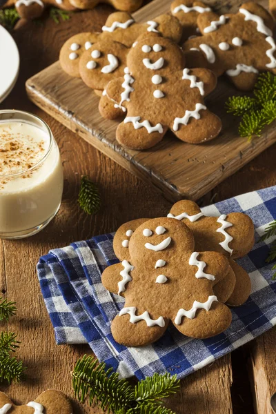 Házi készítésű díszített mézeskalács férfiak cookie-k — Stock Fotó