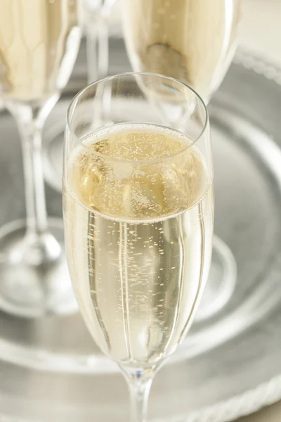 Champagne bollente alcolico durante anno nuovo — Foto Stock