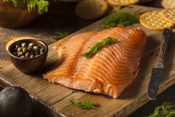 Aperitivo de salmão fumado caseiro — Fotografia de Stock