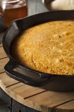 Ev yapımı Güney tarzı mısır ekmeği