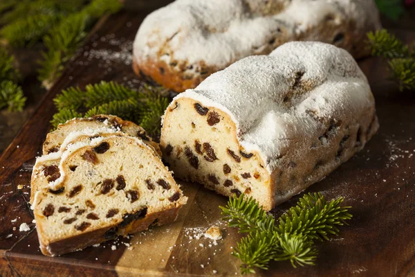 Рождественский немецкий хлеб Stollen — стоковое фото