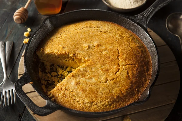 Házi Dél-stílusú Cornbread — Stock Fotó