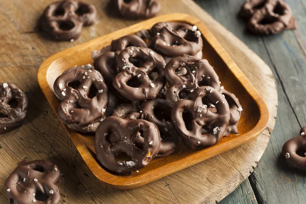 Chocolate caseiro coberto Pretzels — Fotografia de Stock