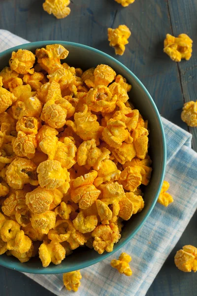 Zelfgemaakte Cheddar kaas Popcorn — Stockfoto