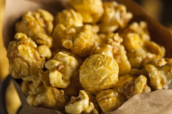 Popcorn al caramello croccante fatto in casa — Foto Stock