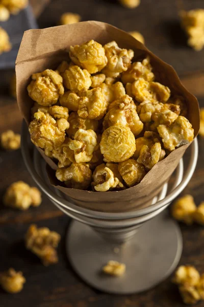 Domácí křupavé karamelové Popcorn — Stock fotografie