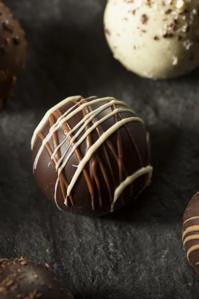 Fantasía trufas de chocolate negro — Foto de Stock