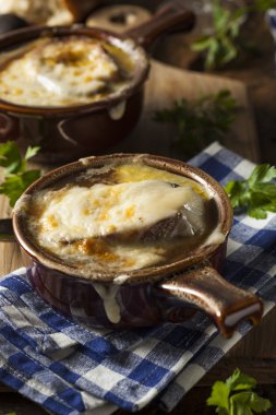 ev yapımı Fransız soğan çorbası