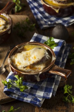 ev yapımı Fransız soğan çorbası