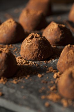 Süslü koyu çikolata Truffles