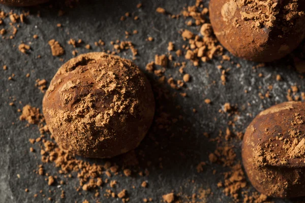 Tartufi al cioccolato fondente di fantasia — Foto Stock