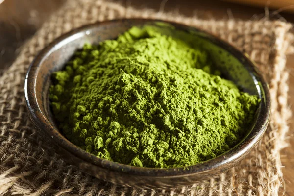 Roher Bio-grüner Matcha-Tee — Stockfoto