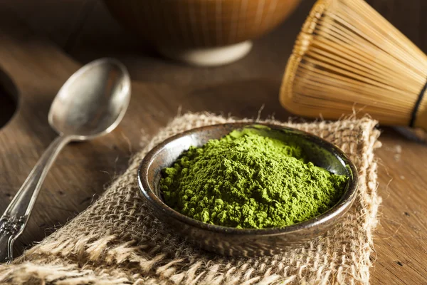 Roher Bio-grüner Matcha-Tee — Stockfoto