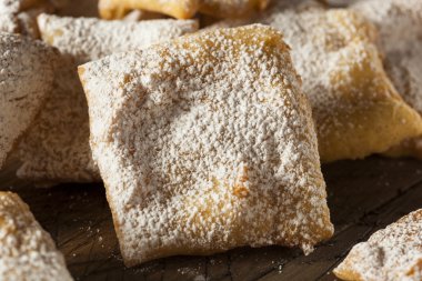 Ev yapımı toz şeker Beignets