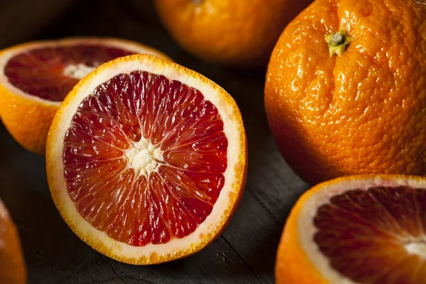 Biologische rauw rood bloedsinaasappelen — Stockfoto