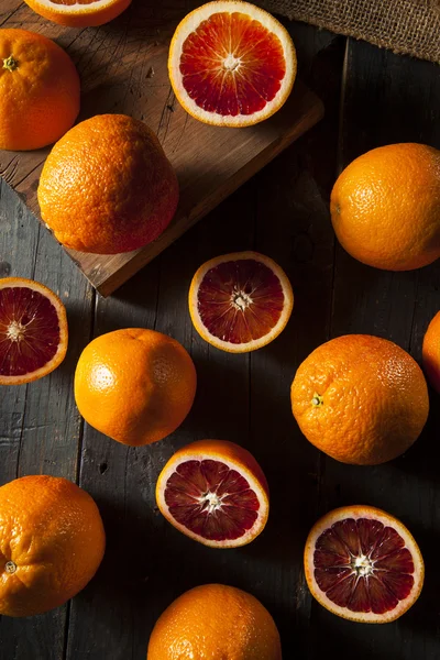 Βιολογική ακατέργαστη κόκκινο αίμα πορτοκάλια — Φωτογραφία Αρχείου