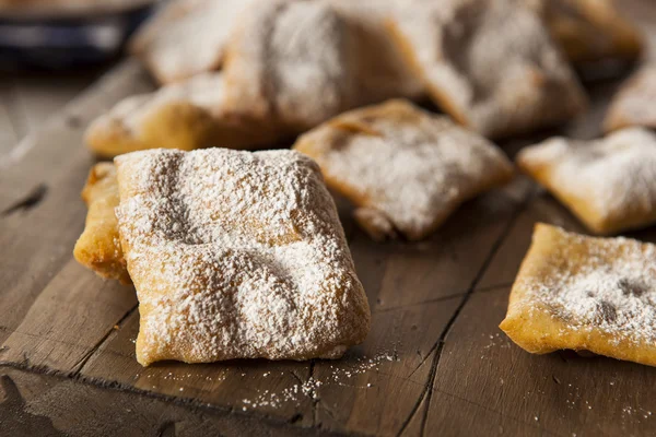 Domowe w proszku cukier Beignets — Zdjęcie stockowe