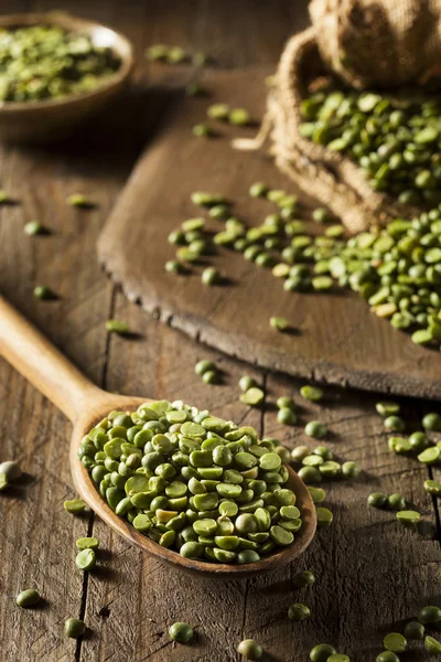 Raw Organic Green Split Peas — Stock Photo, Image