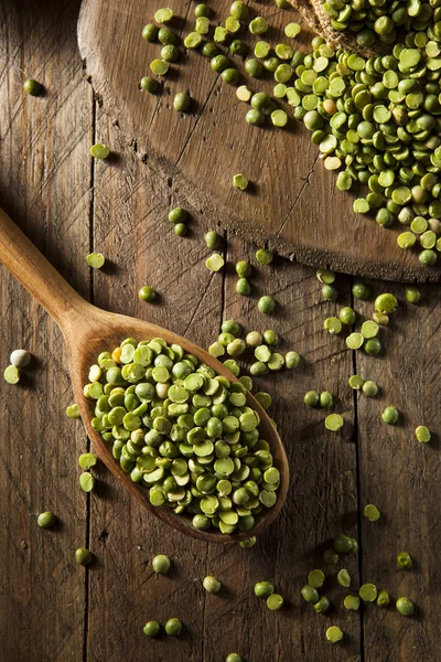 Raw Organic Green Split Peas — Stock Photo, Image