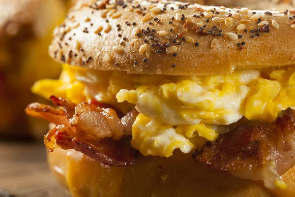 心のこもった朝食サンドイッチ、ベーグル、 — ストック写真